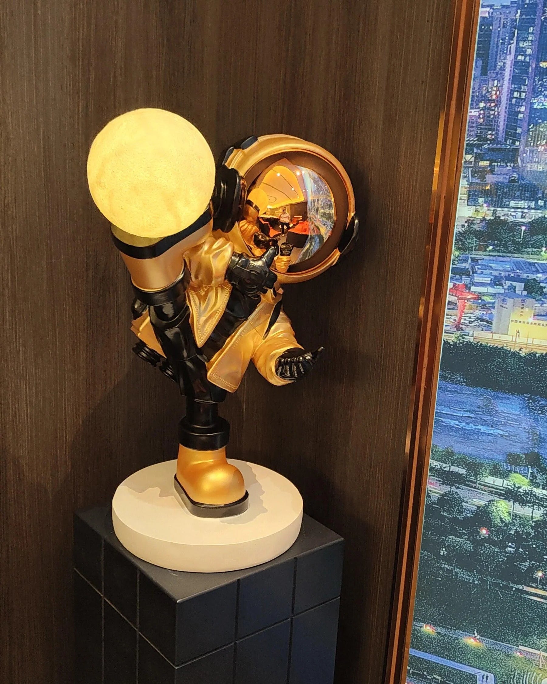 Effort Astronaut Floor Lamp - Auraolight