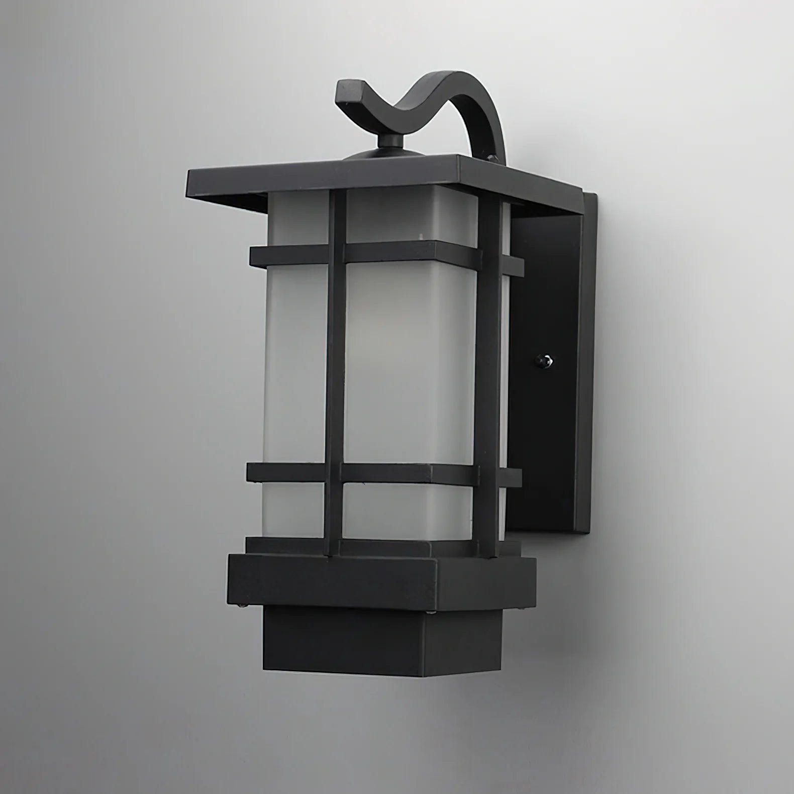 Madison Lantern Outdoor Wall Lamp - Auraolight