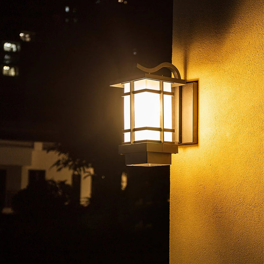 Madison Lantern Outdoor Wall Lamp - Auraolight