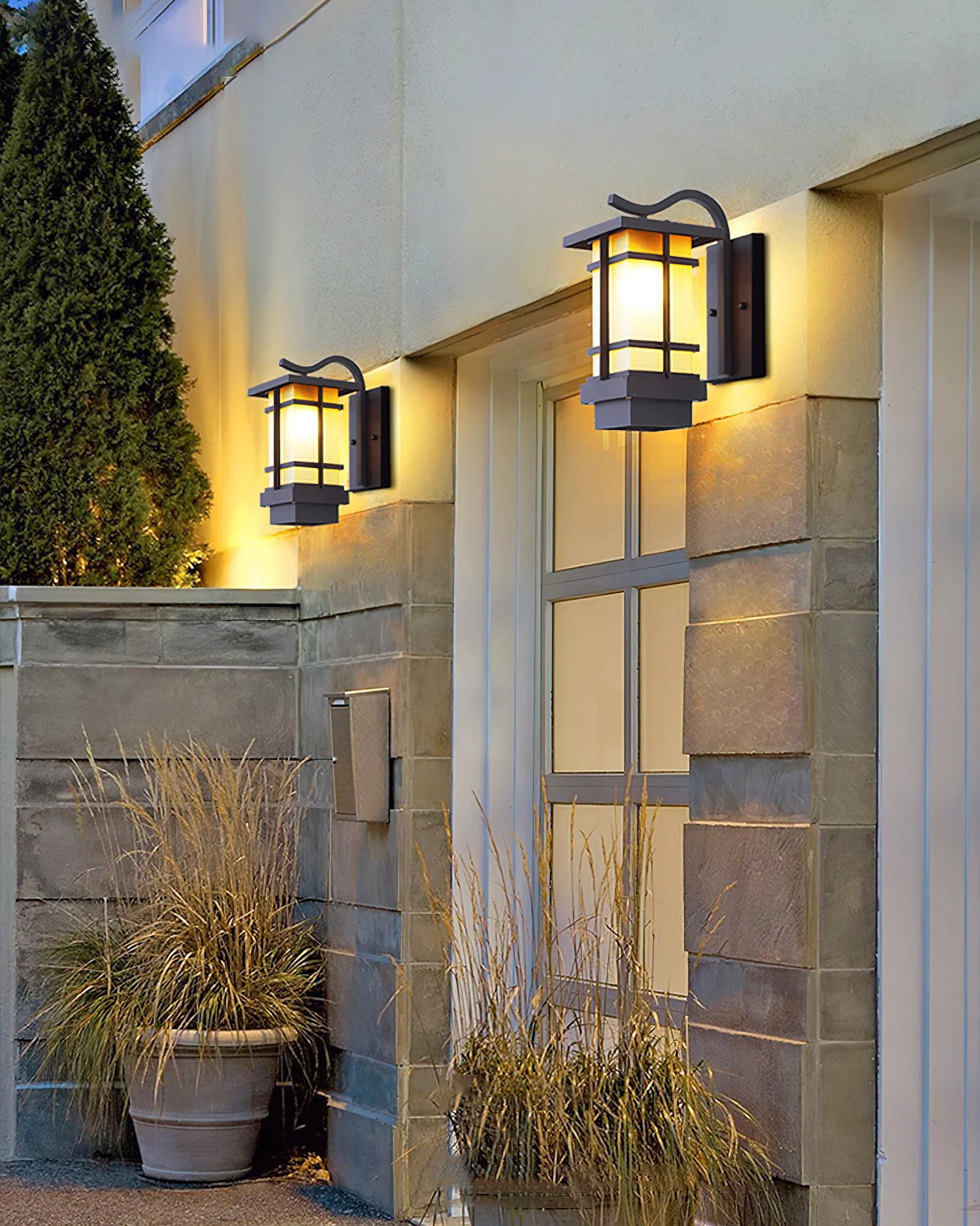 Madison Lantern Outdoor Wall Lamp - Auraolight