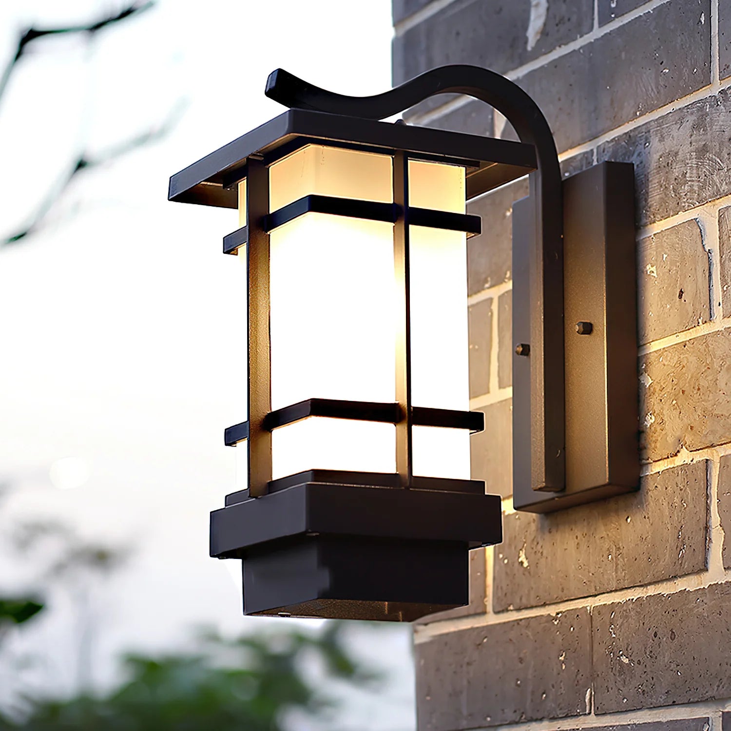 Madison Lantern Outdoor Wall Lamp - Auraolight