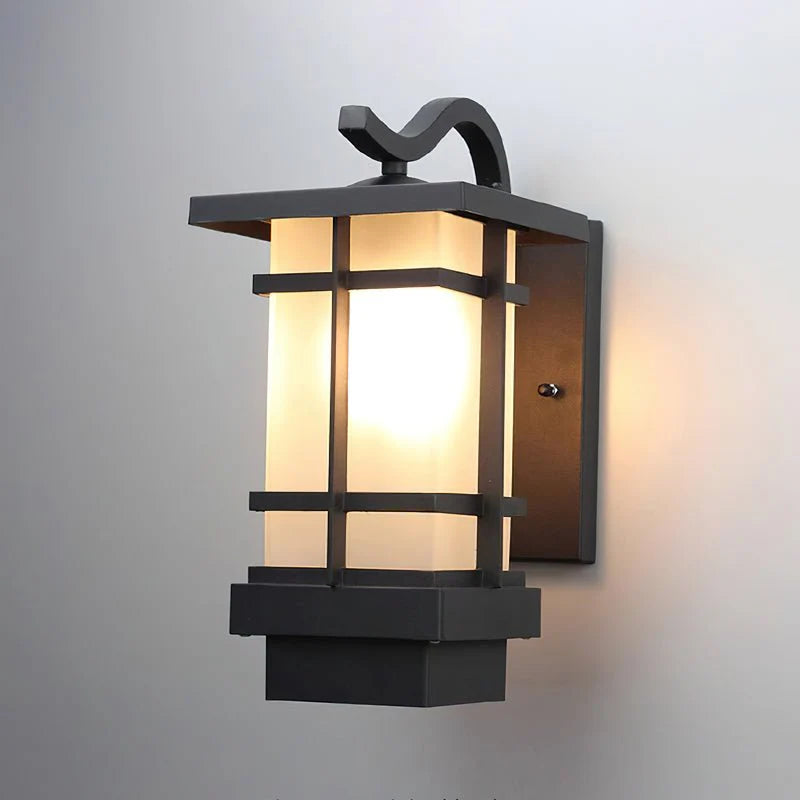 Madison Lantern Outdoor Wall Lamp - Auraolight